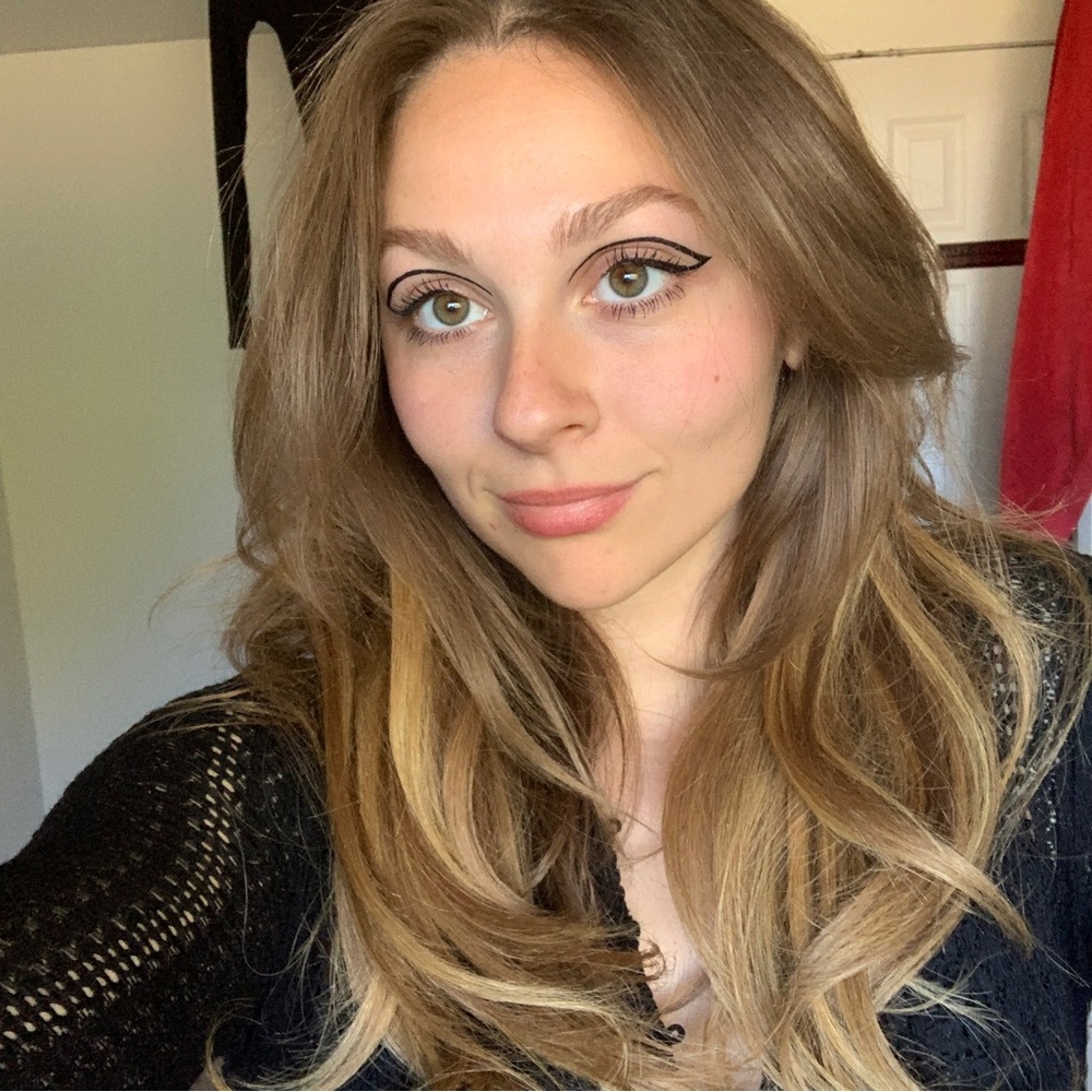 Meet your Posher, Alyssa